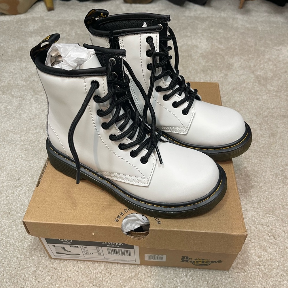 DR MARTENS LITTLE GIRL LEATHER WHITE LACE UP BOOTS SIZE 13 NIB